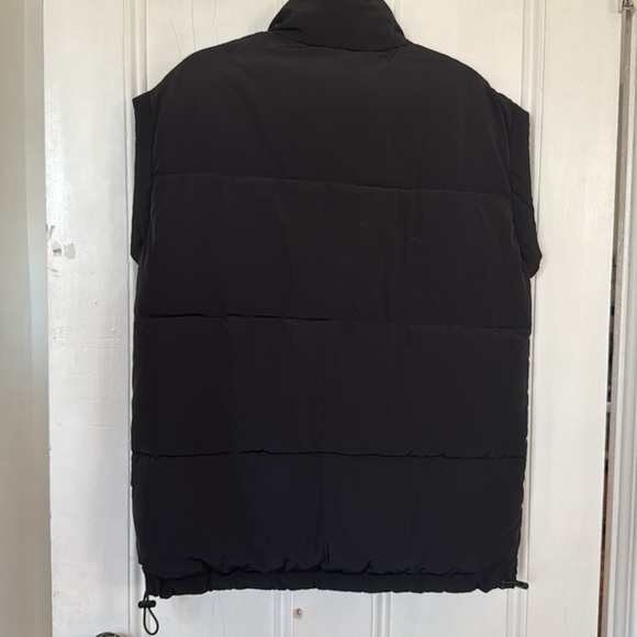 NWT HM Puffer Vest - Picture 2 of 3